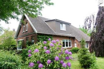 Charmantes Einfamilienhaus mit Einliegerwohnung in begehrter Lage von Aurich- Haxtum!, 26605 Aurich, Zweifamilienhaus